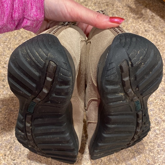 L. L. Bean Slide On Comfort Moccasins 9.5 WIDE Tan or Beige Suede 254547 - Picture 11 of 16